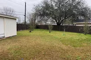 245 N Clover St, Bridge City, TX 77611 - Photo 23