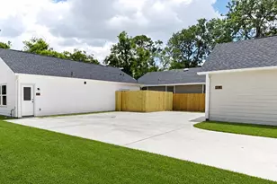 8614 Peachtree St, Houston, TX 77016 - Photo 1