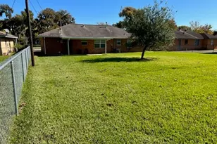 110 S Oleander St, Lake Jackson, TX 77566 - Photo 3