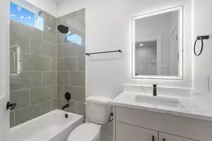 4709 Thornton Villas Ln, Houston, TX 77018 - Photo 9