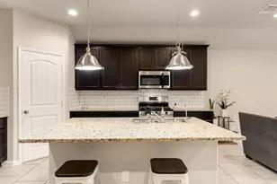 8307 Oakleaf Meadow Ct, Rosharon, TX 77583 - Photo 3