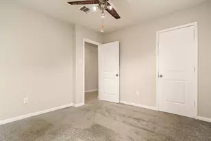 8307 Oakleaf Meadow Ct, Rosharon, TX 77583 - Photo 9