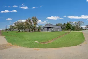 211 19th St, Hempstead, TX 77445 - Photo 3