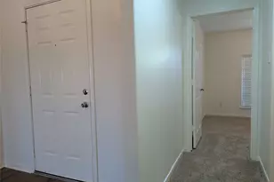 5618 Savannah Woods Ln, Rosharon, TX 77583 - Photo 3