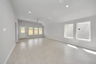 12022 Maple Oak Dr, Houston, TX 77066 - Photo 11