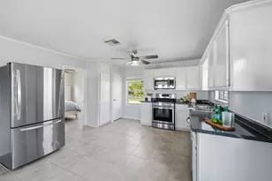 1313 8th St, Dickinson, TX 77539 - Photo 9