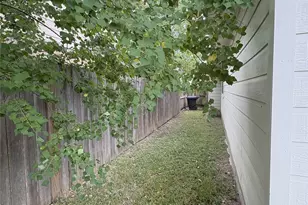 2230 Laurel Oaks Dr, Houston, TX 77014 - Photo 9