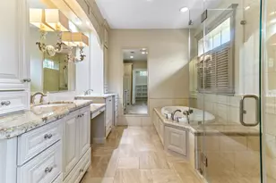 51 Oak Hollow Cir, Lake Jackson, TX 77566 - Photo 5