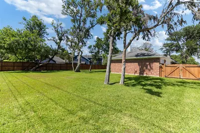 51 Oak Hollow Circle, Lake Jackson, TX 77566 - Photo 31