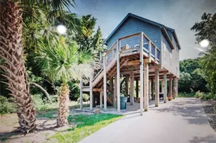 3813 Pirates Beach Cir, Galveston, TX 77554 - Photo 1