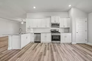 601 Greystone Ln, Angleton, TX 77515 - Photo 9