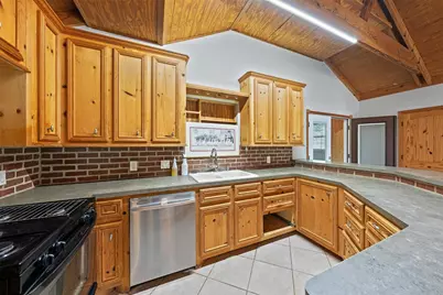 714 Shawnee, Conroe, TX 77316 - Photo 11