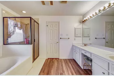 211 Squires Bend, Stafford, TX 77477 - Photo 17