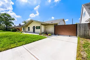 8815 Sharpview Dr, Houston, TX 77036 - Photo 3