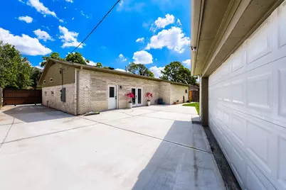 8815 Sharpview Drive, Houston, TX 77036 - Photo 33
