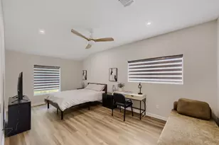 8815 Sharpview Dr, Houston, TX 77036 - Photo 19