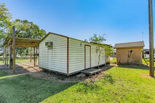 1005 County Rd 164, Bay City, TX 77414 - Photo 27