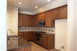 13102 Castlewind Ln, Pearland, TX 77584 - Photo 5