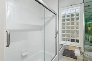 5346 McCulloch Cir, Houston, TX 77056 - Photo 25