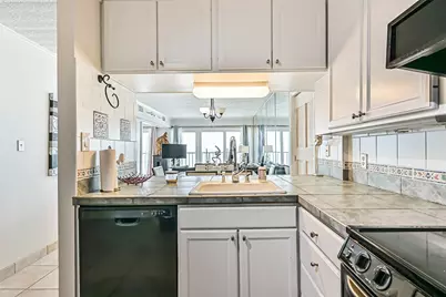 7310 Seawall Boulevard #807, Galveston, TX 77551 - Photo 9