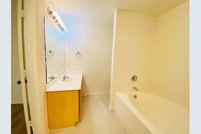 5747 Wandering Creek Drive, Richmond, TX 77469 - Photo 19