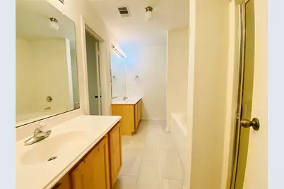 5747 Wandering Creek Drive, Richmond, TX 77469 - Photo 17