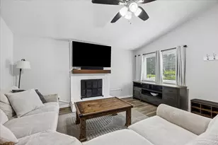 16931 Creek Line Dr, Friendswood, TX 77546 - Photo 11