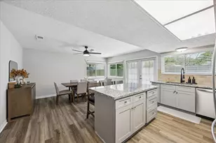16931 Creek Line Dr, Friendswood, TX 77546 - Photo 3