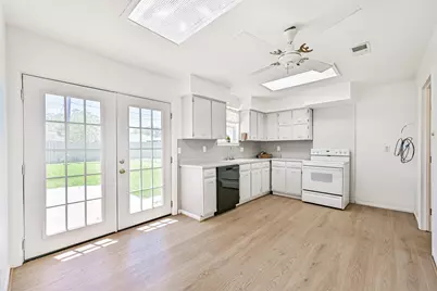 304 Avondale Lane, Friendswood, TX 77546 - Photo 7