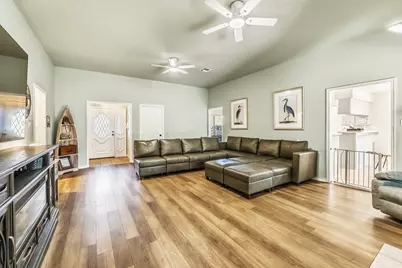 1337 Green Briar Drive, Huntsville, TX 77340 - Photo 5