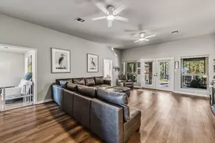 1337 Greenbriar Dr, Huntsville, TX 77340 - Photo 7