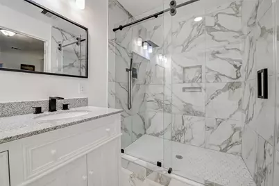 706 Beaumont St, Anahuac, TX 77523 - Photo 17