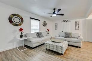 706 Beaumont St, Anahuac, TX 77523 - Photo 7