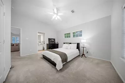79 N Cochrans Green Circle, The Woodlands, TX 77381 - Photo 33