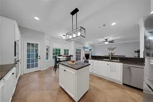 79 N Cochrans Green Cir, The Woodlands, TX 77381 - Photo 9