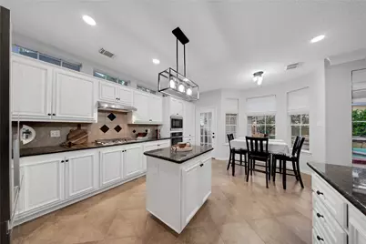 79 N Cochrans Green Circle, The Woodlands, TX 77381 - Photo 11