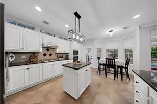 79 N Cochrans Green Cir, The Woodlands, TX 77381 - Photo 11