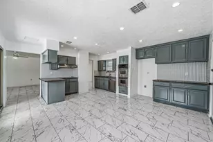 9227 Vickijohn Dr, Houston, TX 77031 - Photo 11