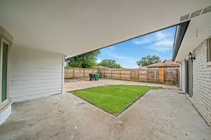 9227 Vickijohn Dr, Houston, TX 77031 - Photo 31