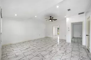 9227 Vickijohn Dr, Houston, TX 77031 - Photo 7