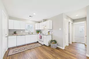 2804 Daisy St, Dickinson, TX 77539 - Photo 7