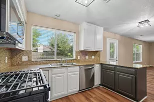 4539 Pioneer Trail St, Sugar Land, TX 77479 - Photo 11