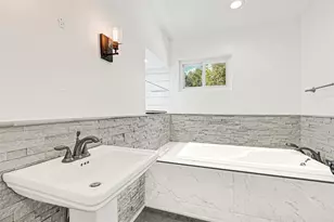 404 S Burnett Dr, Baytown, TX 77520 - Photo 13