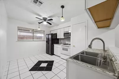 13510 Greenbriar Drive, Sugar Land, TX 77498 - Photo 9