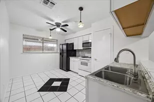 13510 Greenbriar Dr, Sugar Land, TX 77498 - Photo 9