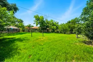 4803 28th St E, Dickinson, TX 77539 - Photo 17