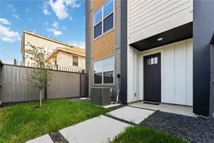 2524 Live Oak St, Houston, TX 77004 - Photo 3