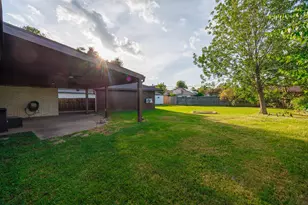 502 Red Bud Ln, Baytown, TX 77520 - Photo 27