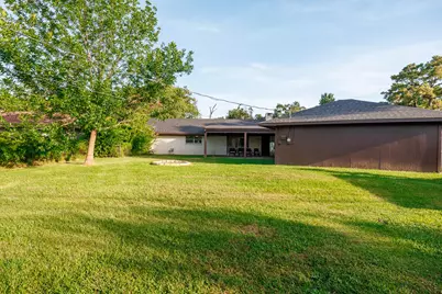 502 Red Bud Ln, Baytown, TX 77520 - Photo 31