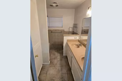5427 Heatherbrook Drive, Houston, TX 77045 - Photo 9